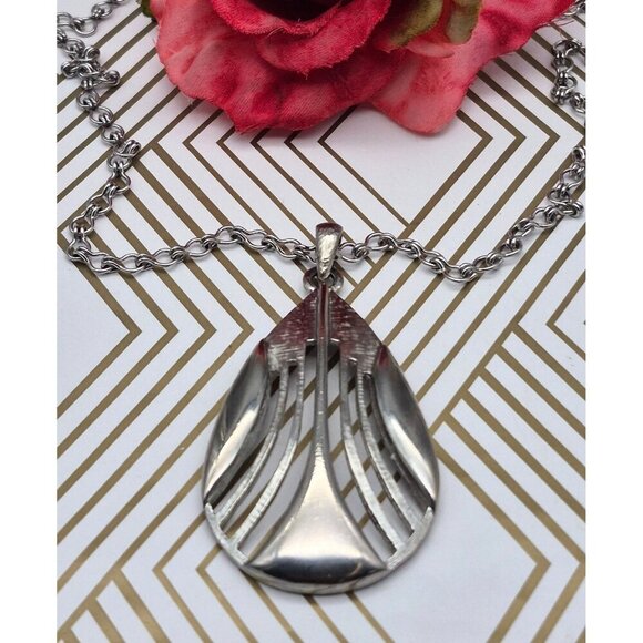 Sarah Coventry Vintage Silver Tone Open Works Teardrop Pendant Necklace - Picture 1 of 7